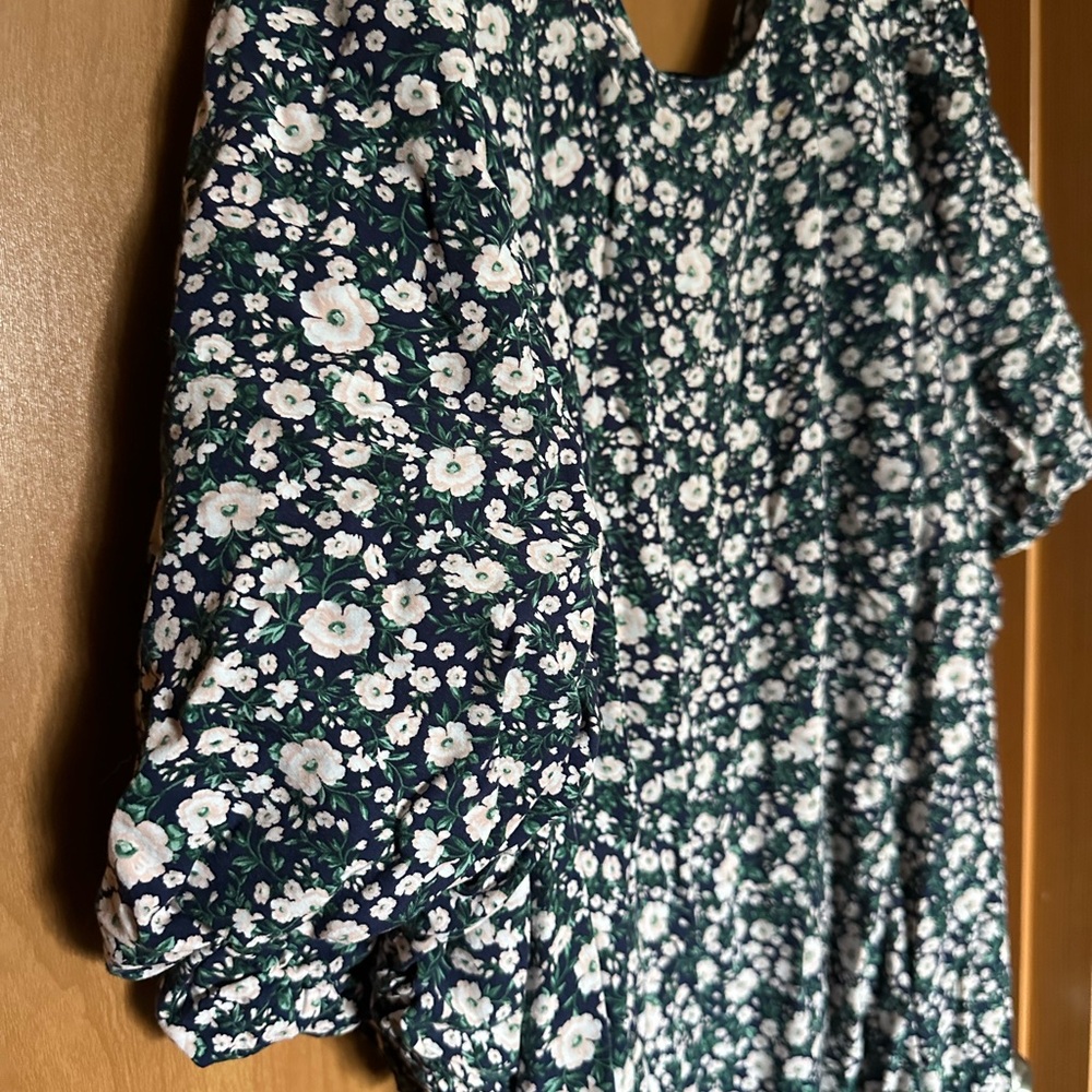 Old Navy Dark Green and White Puff Sleeve Sheath Dress